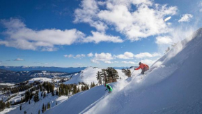 Luxury ski-in ski-out Palisades condo 200ft to KT22 Steps to Gondola Tram Funitel